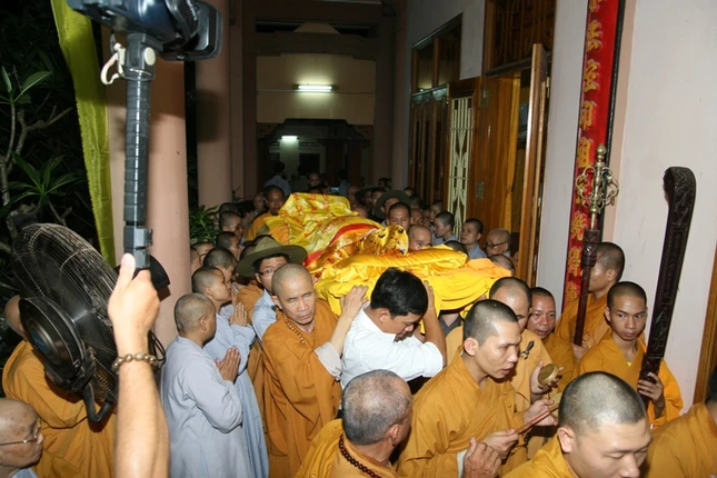 Cung an chức sự và nhập kim quan cố HT.Thích Thiện Nhơn ảnh 16 Cung an chức sự và nhập kim quan cố HT.Thích Thiện Nhơn ảnh 16