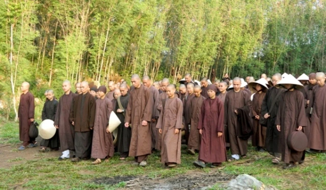 Thái Lan: Hơn 400 hành giả tham dự khóa tu xuất sĩ ảnh 1 6 thien hanh.JPG