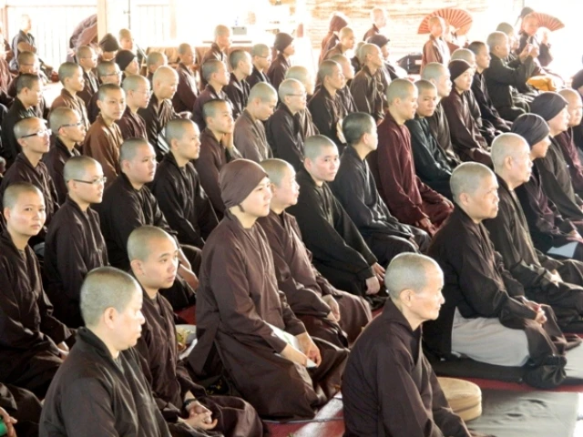 Thái Lan: Hơn 400 hành giả tham dự khóa tu xuất sĩ ảnh 2 gio tho trai.JPG