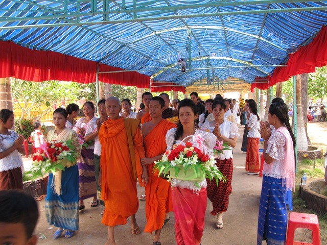Khánh thành chánh điện chùa Bưng Krò Chắp Chắs ảnh 3 -(ng =_o s² s_i, ba con ph_t t_ trong va ngoai t_nh vi_ng ch·a.jpg