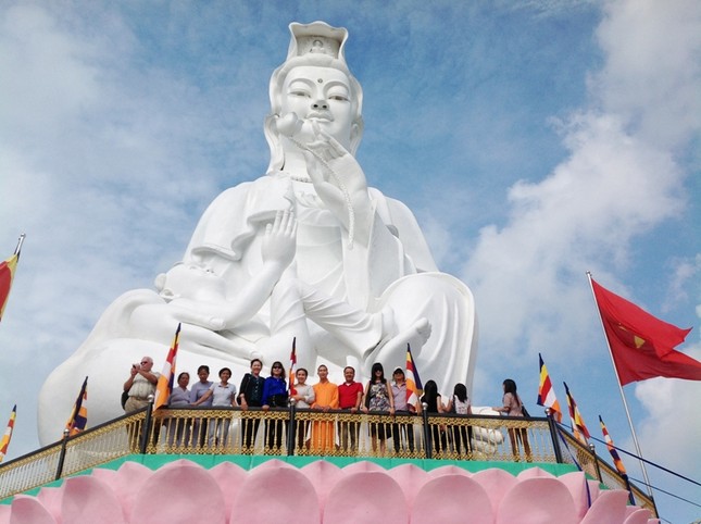 Trao kỷ lục tôn tượng Quan Âm Thị Kính ảnh 1 cb5.jpg