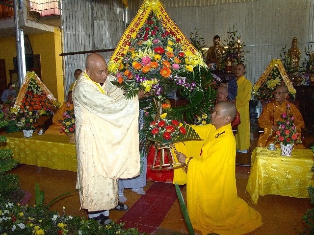 TT BTS chuc mung.jpg