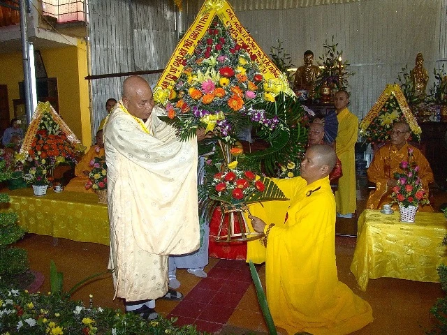 TT BTS chuc mung.jpg