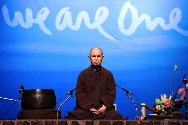 HT.Thích Nhất Hạnh và pháp thoại tại Bangkok ảnh 1 30203925-01_big.jpg