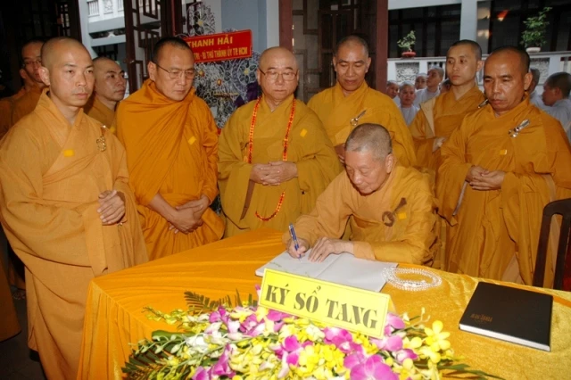 Trên 100 phái đoàn viếng tang cố Đại lão HT.Thích Từ Nhơn ảnh 18 BTN_0117.JPG
