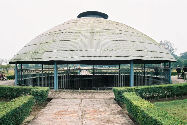 Thap tho xa loi Phat (Relic Stupar) o Vesali.jpg