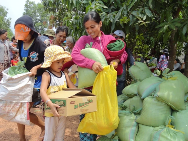 Tịnh xá Lộc Uyển tặng quà ở Định Quán ảnh 2 DSC09394.JPG