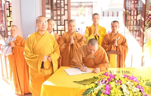 HĐCM và HĐTS viếng tang Đại lão HT.Thích Từ Nhơn ảnh 4 IMG_8011.JPG