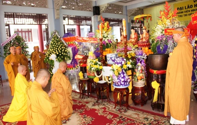 HĐCM và HĐTS viếng tang Đại lão HT.Thích Từ Nhơn ảnh 7 IMG_8025.JPG