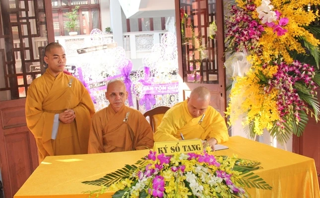 HĐCM và HĐTS viếng tang Đại lão HT.Thích Từ Nhơn ảnh 8 IMG_8034.JPG