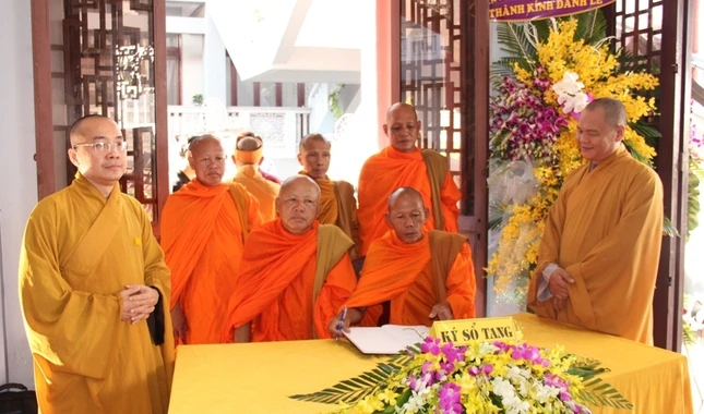 HĐCM và HĐTS viếng tang Đại lão HT.Thích Từ Nhơn ảnh 10 IMG_8044.JPG
