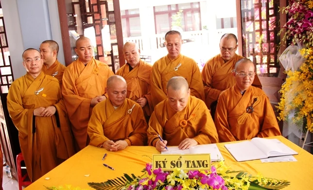 HĐCM và HĐTS viếng tang Đại lão HT.Thích Từ Nhơn ảnh 16 IMG_8118.JPG