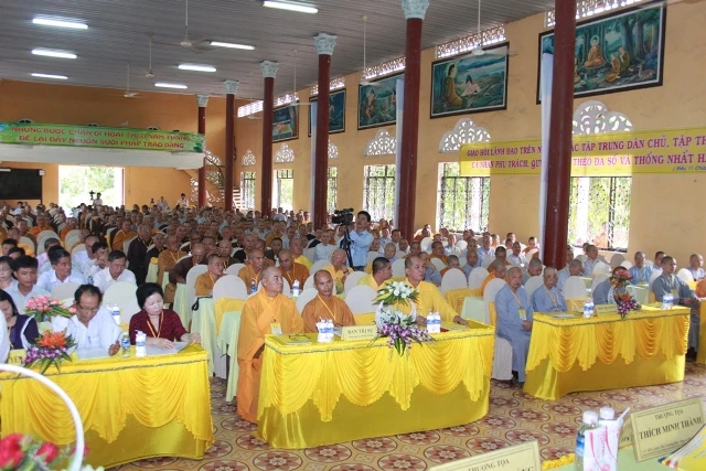 “Tăng Ni, đời sống phạm hạnh và giải pháp ổn định” ảnh 2 vungtau01.JPG