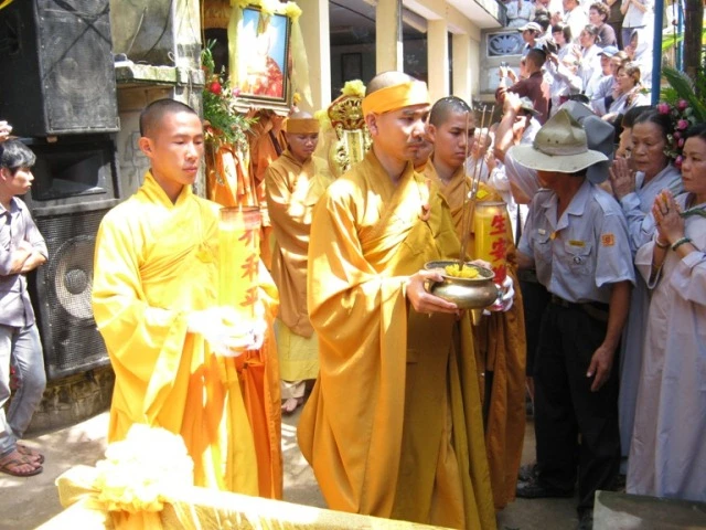 Cung tống kim quan cố HT.Thích Tịnh Nhãn nhập tháp ảnh 6 IMG_0381.JPG