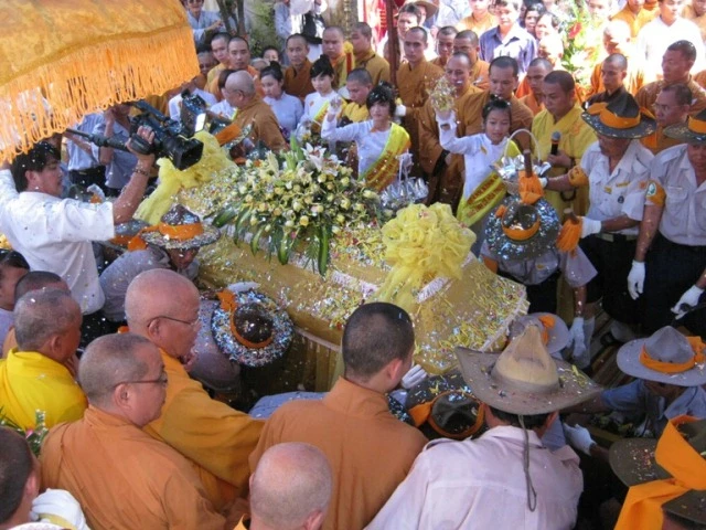 Cung tống kim quan cố HT.Thích Tịnh Nhãn nhập tháp ảnh 7 IMG_0399.JPG