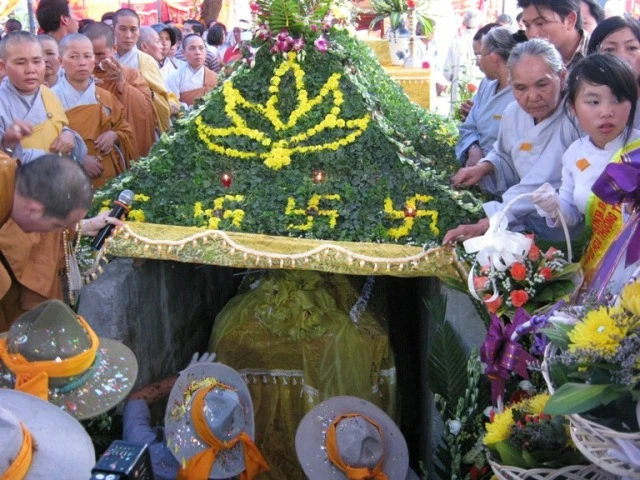 Cung tống kim quan cố HT.Thích Tịnh Nhãn nhập tháp ảnh 8 IMG_0411.JPG