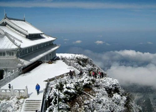 Thăm trường Cao đẳng Phật học Nga Mi ảnh 1 nui ngami.jpg