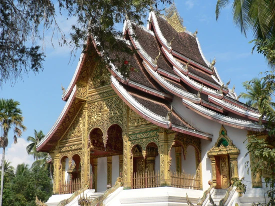 Lào "không vội vã" ảnh 3 Buddhist_temple_at_Royal_Palace_in_Luang_Prabang