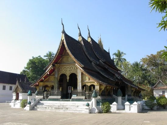 Lào "không vội vã" ảnh 2 Wat_Xieng_Thong_(Luang_Prabang,_Laos)