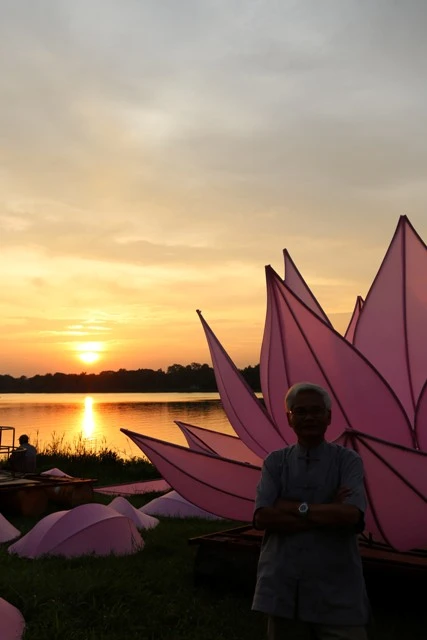 Bảy đóa sen hồng đã "nở" giữa dòng Hương giang ảnh 13 Bảy đóa sen hồng đã "nở" giữa dòng Hương giang ảnh 13