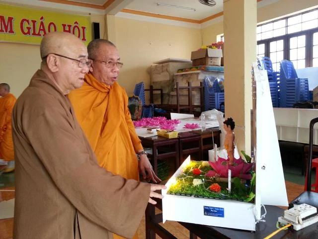 Tình nguyện thiết trí lễ đài tại tư gia Phật tử ảnh 1 tinhnguyenvienDacLac04.jpg