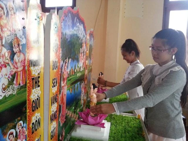 Tình nguyện thiết trí lễ đài tại tư gia Phật tử ảnh 3 tinhnguyenvienDacLac10.jpg