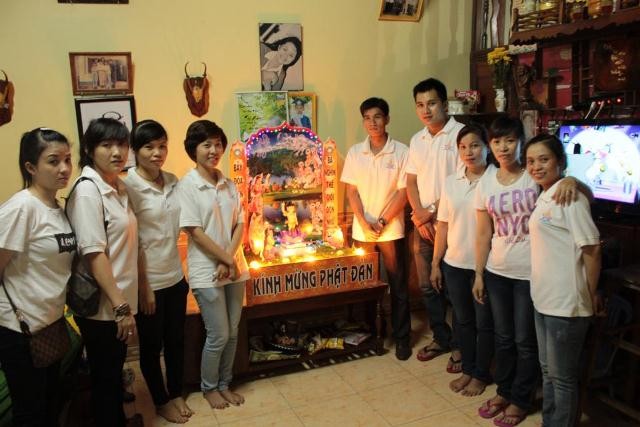 Tình nguyện thiết trí lễ đài tại tư gia Phật tử ảnh 10 tinhnguyenvienDacLac26.jpg