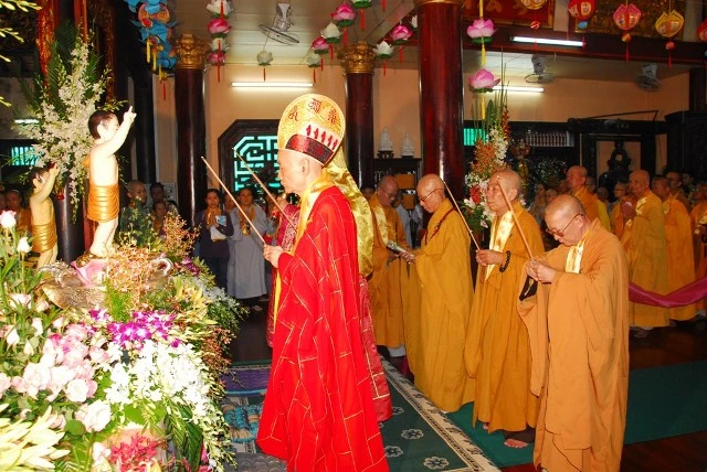 Tổ đình Sùng Đức tổ chức lễ Phật đản ảnh 4 DSC_0328.JPG