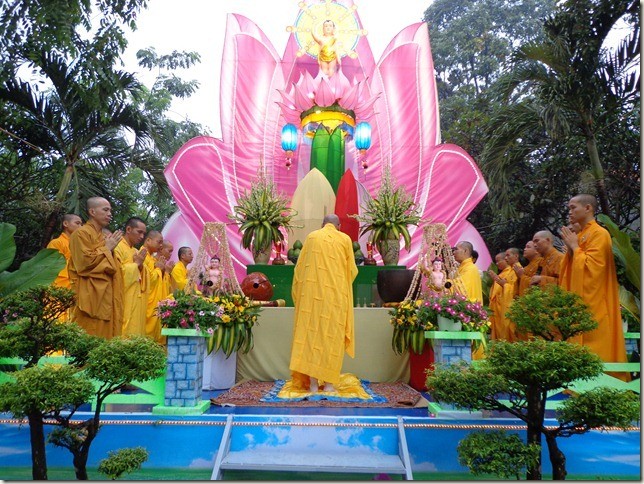 Đồng Nai: Chùa Phước Viên khai kinh, tắm Phật ảnh 1 PVtamphat2.jpg