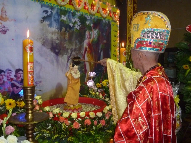 Chùa Hải Quang và chùa Phước An làm lễ tắm Phật ảnh 4 Binhduong1.jpg