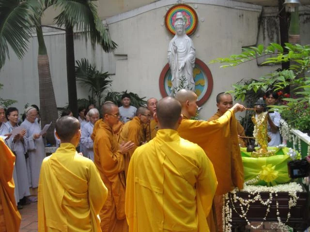 Chùa Hải Quang và chùa Phước An làm lễ tắm Phật ảnh 2 chutonduc.jpg