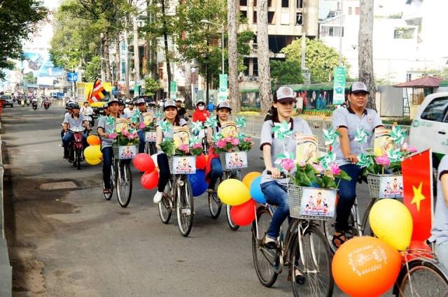 TP.HCM: Diễu hành xe đạp mừng Phật đản ảnh 3 thayleminh04.jpg