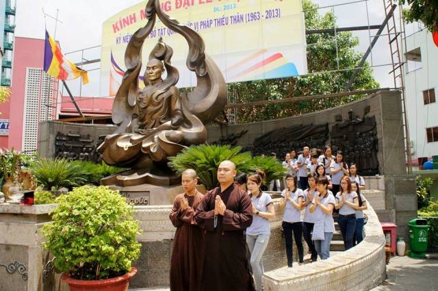 TP.HCM: Diễu hành xe đạp mừng Phật đản ảnh 7 thayleminh07.jpg