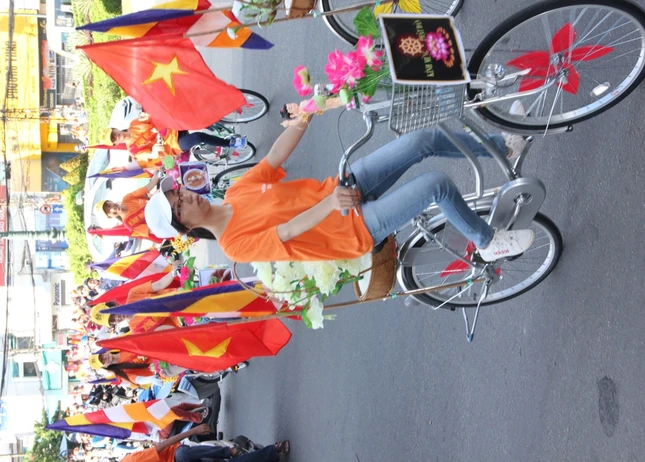 Diễu hành xe đạp hoa kính mừng Phật đản ảnh 6 IMG_8506.JPG