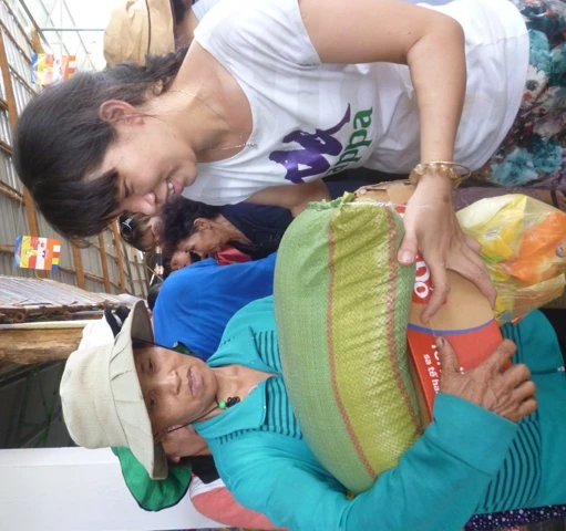 Chùa Long Tuyền tặng quà và khám bệnh miễn phí ảnh 2 longtuyen2.JPG