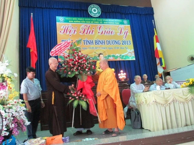 Hội thi giáo lý tỉnh Bình Dương 2013 ảnh 2 thi giao ly12.jpg