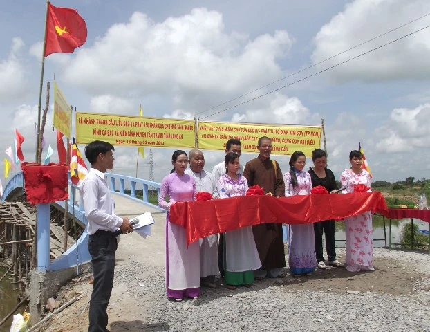 Bàn giao cầu giao thông nông thôn ảnh 1 DSCF4425.JPG
