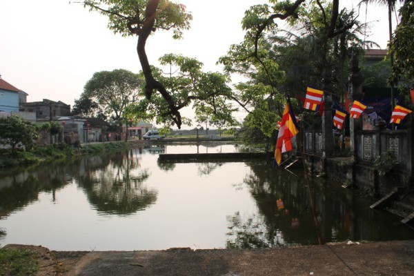 Ngày Phật đản sanh ảnh 1 chua que.jpg