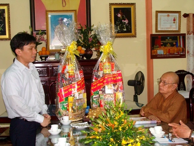 Quận ủy, UBND, UBMTTQVN quận 10 chúc mừng Phật đản ảnh 2 DSC06584.jpg