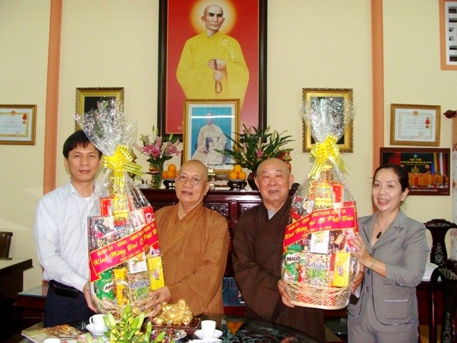 Quận ủy, UBND, UBMTTQVN quận 10 chúc mừng Phật đản ảnh 4 DSC06593.jpg