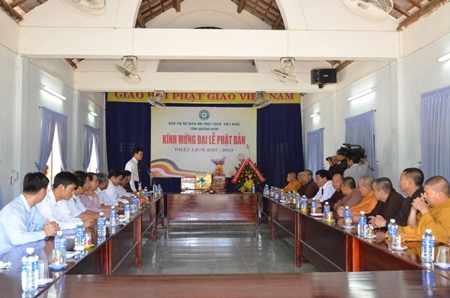 Quảng Nam: Lãnh đạo tỉnh chúc mừng Phật đản BTS ảnh 1 TTT_2608.JPG