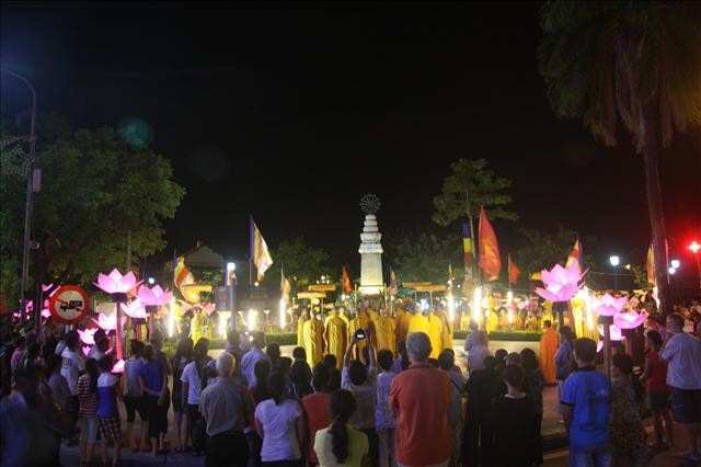 Huế: Thiêng liêng đêm tưởng niệm tại Đài Thánh tử đạo ảnh 1 Huế: Thiêng liêng đêm tưởng niệm tại Đài Thánh tử đạo ảnh 1