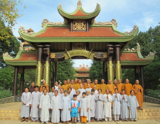 PG thăm đền Bến Dược, di tích Ngã Ba Giồng ảnh 2 ben duoc09.jpg