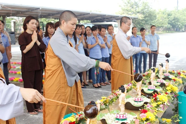 Một công ty tổ chức lễ tắm Phật tại cơ quan ảnh 6 congty13.jpg