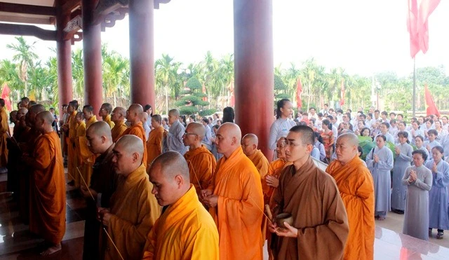 PG thăm đền Bến Dược, di tích Ngã Ba Giồng ảnh 3 ngocdaingaba5.jpg