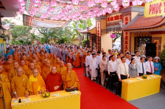 PG Q.Phú Nhuận long trọng mừng Phật đản ảnh 1 quanamtuvien02.JPG