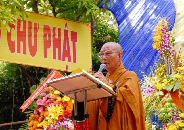 PG Q.Phú Nhuận long trọng mừng Phật đản ảnh 4 quanamtuvien06.JPG