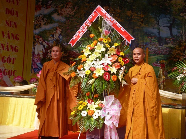 Đại lễ Phật đản tại quận 11 ảnh 1 van01.jpg