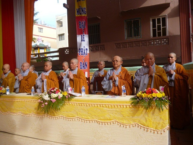 Đại lễ Phật đản tại quận 11 ảnh 5 van03.jpg