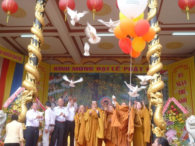 Đại lễ Phật đản tại quận 11 ảnh 6 van11.jpg